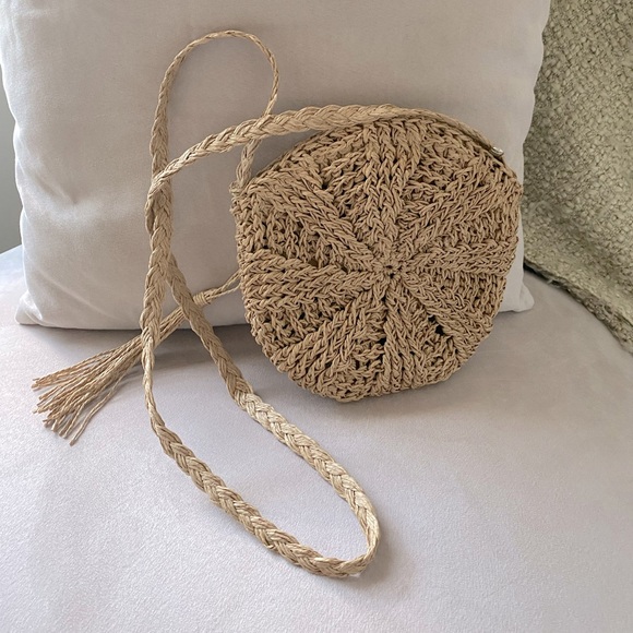 Handbags - Round Straw Summer Crossbody Beach Bag